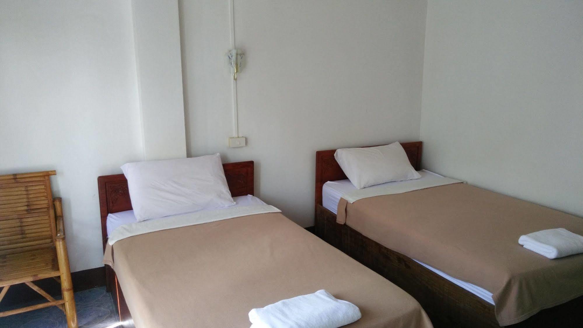 Chanthasom Guesthouse Ban Nongdouang Esterno foto