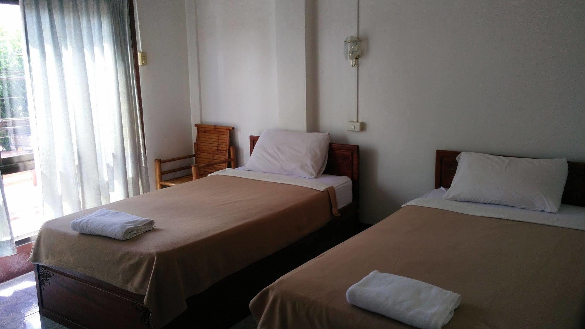 Chanthasom Guesthouse Ban Nongdouang Esterno foto